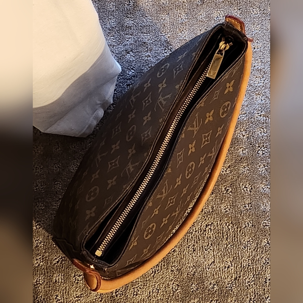LOUIS VUITTON Looping GM Monogram Bag DU1001 WITH COA - Picture 10 of 16